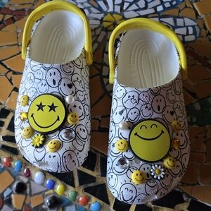 Crocs Smiley World. Women's size 8
